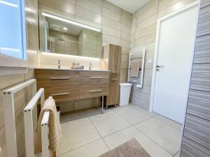LaDolceVita123 SPA SAUNA intérieurs, terrasse couverte Monistrol sur Loire