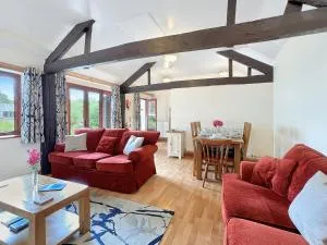 Linhay, Nr Barnstaple with outdoor pool, free wifi and parking - Swimbridge