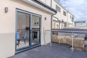 Seaside Escape l Steps from Brighton Beach l Balcony l 1BD