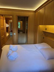 Apt 8p, ski-in, ski-out, parking