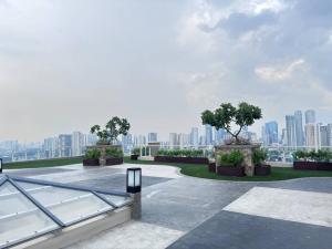 Stylish Condo with Stunning City Views