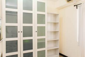 White and Nice 1BR at Bassura City Apartment By Travelio