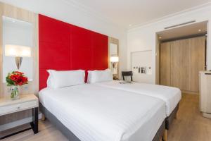 Two Connecting Family Rooms room in Hôtel De Castiglione