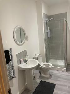 Card House Apartment By DownTown Living