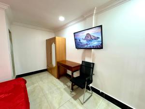 Lilly house traveling on budget