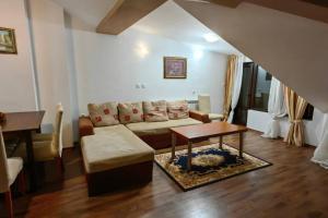 Two Bedroom Flat near Gondola