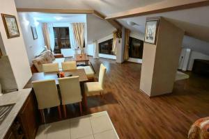 Two Bedroom Flat near Gondola