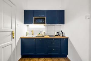 Stara Praga Apartment - Top Location, Balcony - by Rentujemy