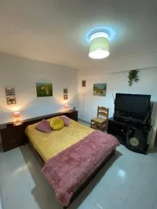 Village Mountain and Sea Horizon - 凯米