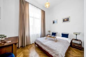 Stara Praga Apartment - Top Location, Balcony - by Rentujemy
