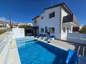 Michael Angelo Villa - Yeroskipou