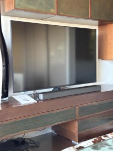 Hilltop Views, Design Suite - Buda Hills - Free garage, private garden, AC