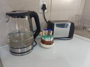 Secure cottage with Wifi and PLEX OR Tambo Airport