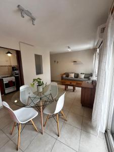 El Abrojal - Departamento con Cochera Privada para AUTO, zona Patio Olmos