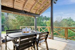 Cosy Holiday Home On A Large Hilly Natural Plot With Covered Terrace And Loft Rooms Close To Helgenæs Unique Landscape, Viewpoints And The