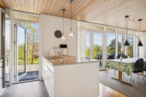 Beautiful Holiday Home On Mols With Sea View