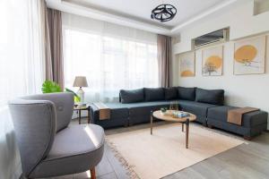 Pretty Corner Flat with Abundant Light in Kadikoy