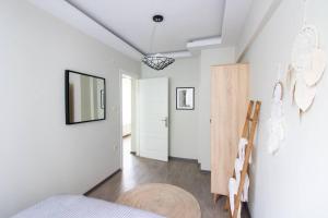 Pretty Corner Flat with Abundant Light in Kadikoy
