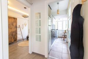 Pretty Corner Flat with Abundant Light in Kadikoy