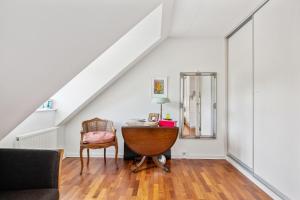 Lovely And Spacious Two-Level Apartment With Balcony, Elevator And Private Parking Just Steps From Ebeltofts Charming Pedestrian Streets, Cafés,