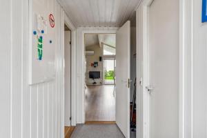 Well-Maintained Holiday Home With Sea View Close To Nature, The Beach And Ebeltoft