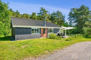 Well-Furnished Holiday Home With Beautiful Views Of The Lake And Countryside Close To Child-Friendly Lyngsbæk Beach And Only 10 Minutes From