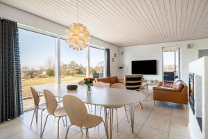 Spacious Holiday Home Near Ebeltoft Ideal For 10 People