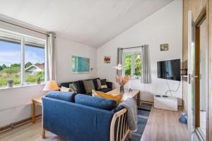 Well-Furnished Holiday Home With Beautiful Views Of The Lake And Countryside Close To Child-Friendly Lyngsbæk Beach And Only 10 Minutes From