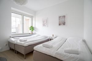 "PENTHOUSE" - Renovated 1BR Apt with Sauna & 60m2 Private Terrace