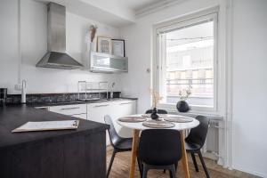 "PENTHOUSE" - Renovated 1BR Apt with Sauna & 60m2 Private Terrace