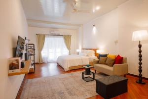 CBD Studio2 at Next to Sun Plaza Mall!