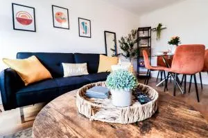 Perfect 2 Bedroom Flat Heathrow, Free Parking - Sunbury Common