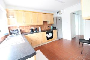 THE VILLAGE HOUSE on Wild Atlantic Way CLARINBRIDGE VILLAGE