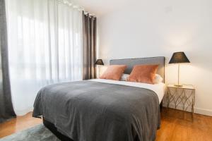 Moderno y Luminoso - Heros