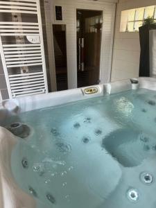 Studio charmant à La Ferrière-aux-Étangs, 27 m², avec Spa