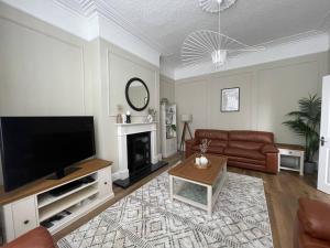 Driftwood House - seaside house entire property