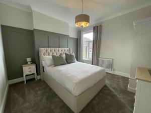 Driftwood House - seaside house entire property