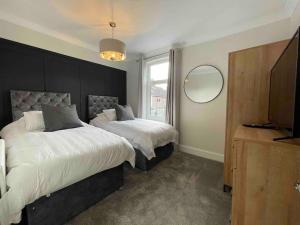 Driftwood House - seaside house entire property