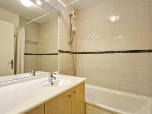 Appartement lumineux avec balcon au centre station - FR-1-425-141