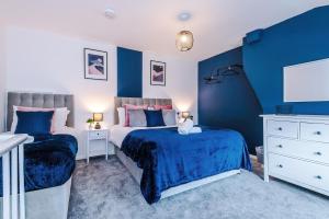 NEW! 3-Bed House in Manchester by 53 Degrees Property, Ideal for Contractors, Business & Long Term, FREE Parking!