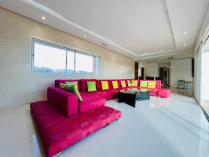 Riverside 3BR Farm - Pool & Stunning Views