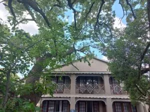 J'Cups Guest House - Eldoraigne