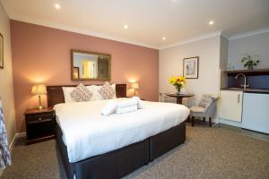 Superior Double Room with Kitchenette room in Marlborough House Hotel - B&B