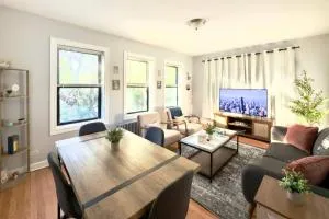 Central 1BR Retreat Cozy & Inviting Near Loyola - Lincolnwood