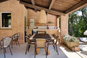 Villas Villa Silia in the Gulf of Saint-Tropez in a natural setting : photos des chambres