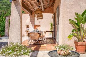 Villas Villa Silia in the Gulf of Saint-Tropez in a natural setting : photos des chambres