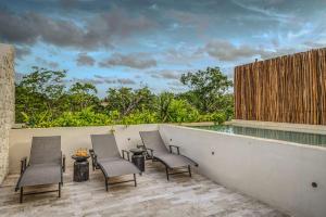 Fast Wi-Fi Deluxe 3BR PH with Private Pool and Rooftop