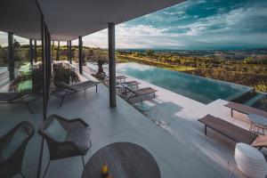 Amazing Villa ALMA Infinity POOL, PADEL Court, Jacuzzi
