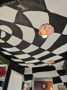 Oxgang's Shabby Chic - Slateford