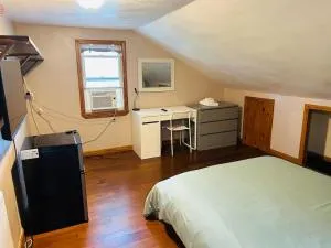 Nice room near Whole Foods, Brown, Downtown with shared bathroom and kitchen cdc - Pawtucket